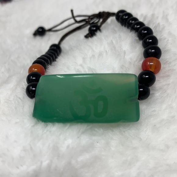 Green Jade Buddha Aum Om symbol beaded string bracelet adjustable fit - Picture 2 of 3